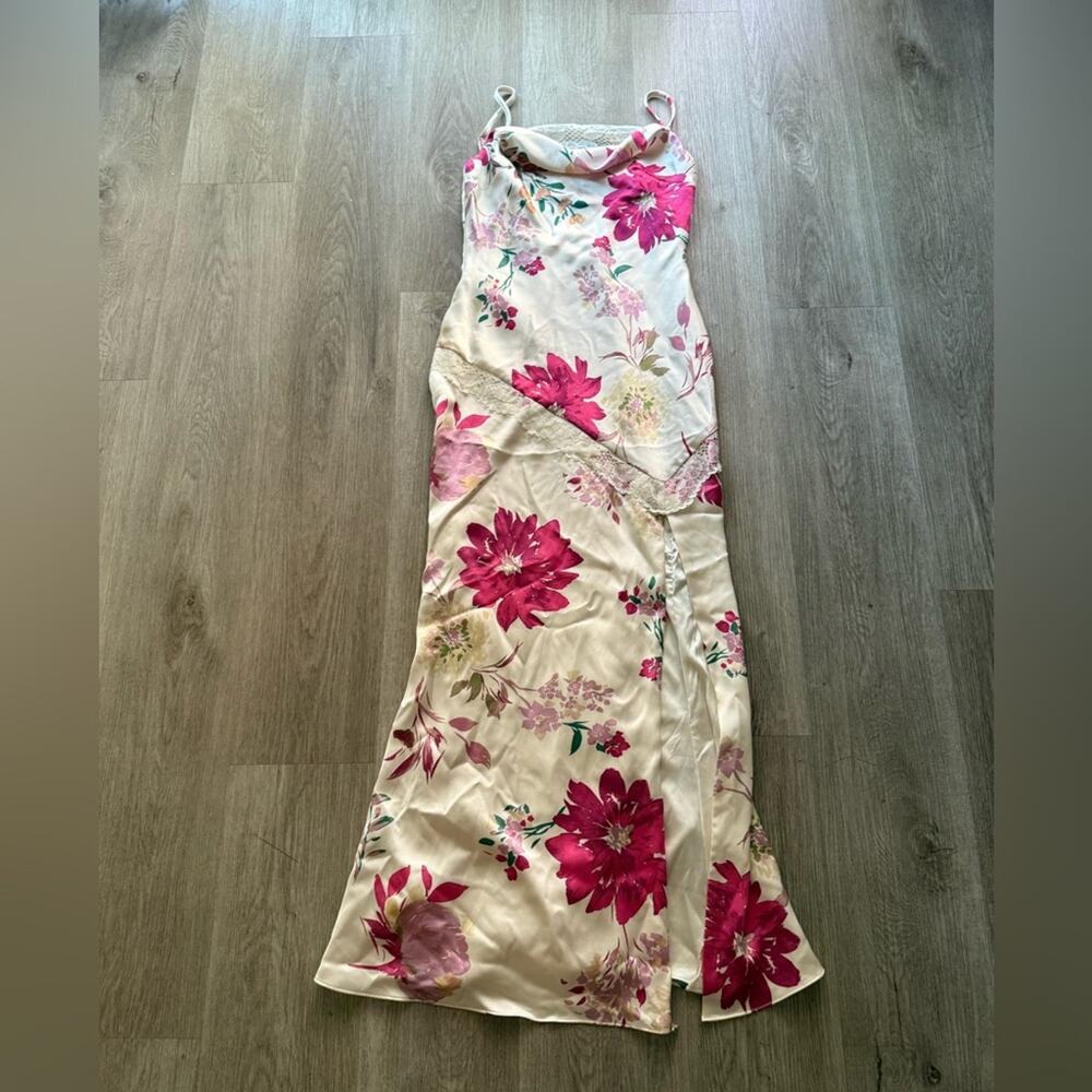 elliatt rosalina pink cream floral satin cowl neck lace detail maxi dress small
